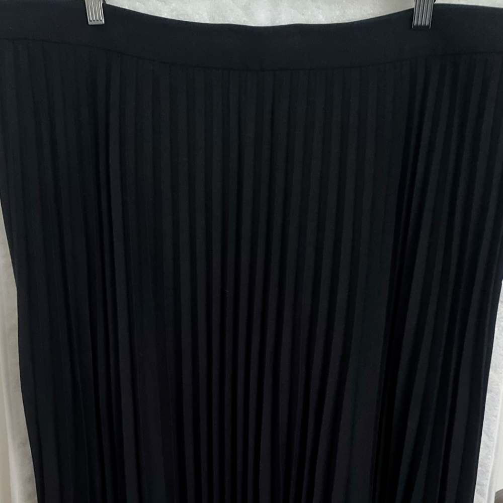 Loft Plus accordian pleated skirt
